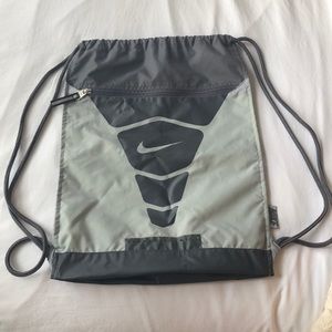 Nike Elite pull string bag.
